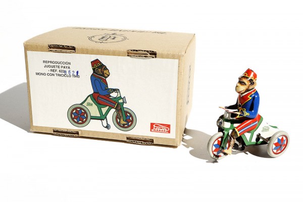 Paya Figur Affe auf Dreirad aus Blech Ansicht mit Karton