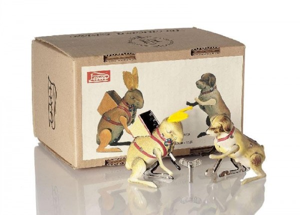 Paya Figuren Hase und Hund aus Blech Ansicht mit Karton